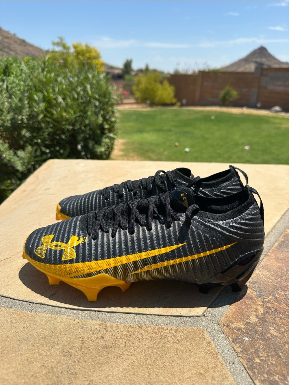Under Armour Blur Pro Football Cleats Black Gold 3028220-002 Men’s Size 9